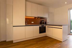 Zweitbezug: sonnendurchflutete 2-Zimmer-Wohnung mit EBK und Balkon in Großhadern, München