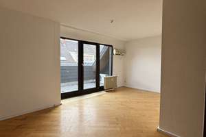 Charmante 2 Zimmer Dachgeschosswohnung mit Küche, Bad, Keller und Balkon