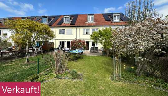 Bild von Modernes Niedrigenergiehaus mit Terrasse und schönem eingewachsenem Garten in guter Lage