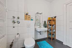 GRÜNDERZEIT-ALTBAUWOHNUNG MIT 2 BALKONEN, AUFZUG UND ENERGIEEFFIZIENZKLASSE B IN BESTLAGE – Liebigstraße 36, 10247 Friedrichshain, Berlin – Vorschaubild 27