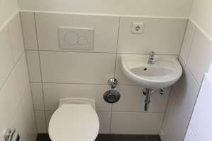Gepflegte 3-Zimmer-Wohnung in praktischer Lage! – Salzbrunner Str. 22, 90473 Langwasser Südost, Nürnberg – Vorschaubild 8