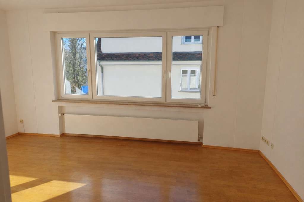 Immobilie in Villingen-Schwenningen - Attraktives Mehrfamilienhaus mit vermieteter Dermatologiepraxis, freier Wohnung & Ausbaureserve - Bild 3