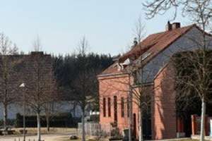 Einzigartiger Dreiseitenhof in erster Reihe am Seddiner See – Leben, wo andere Urlaub machen