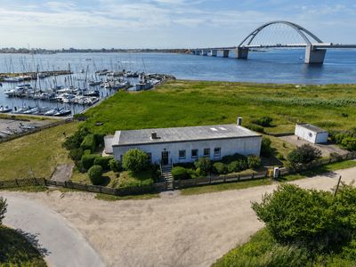 Einmalige Alleinlage am Fehmarnsund – Einfamilienhaus mit Einliegerwohnung, Meer- und Hafenblick