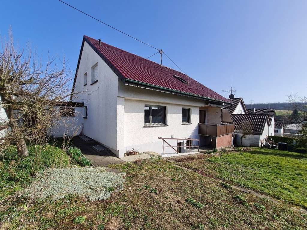 Immobilie in Notzingen - Solides Wohnhaus mit variablen Möglichkeiten - frei! - Bild 1