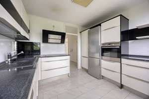 Jetzt sichern: Bezugsfreie 4-Zimmerwohnung mit Loggia zu verkaufen! – Die vollständige Adresse der Immobilie erhältst du vom Anbieter., 53175 Hochkreuz, Bonn – Vorschaubild 11