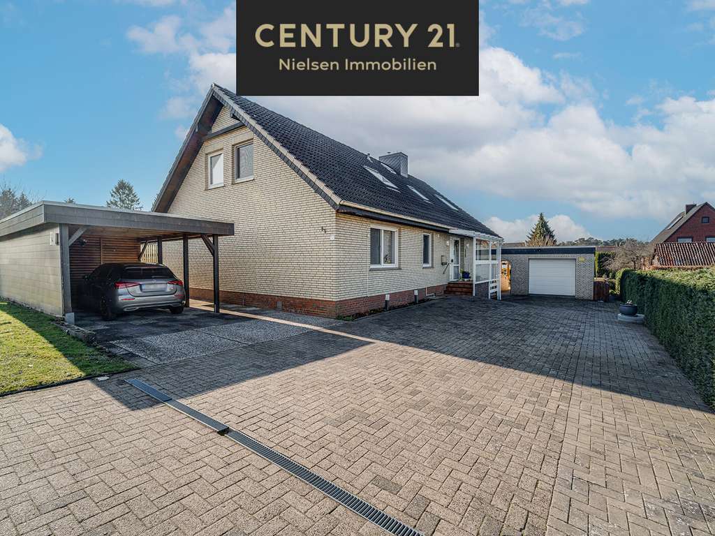 Immobilie in Vollersode - Lichtdurchflutetes Einfamilienhaus in Feldrandlage mit Einliegerwohnung - Bild 0