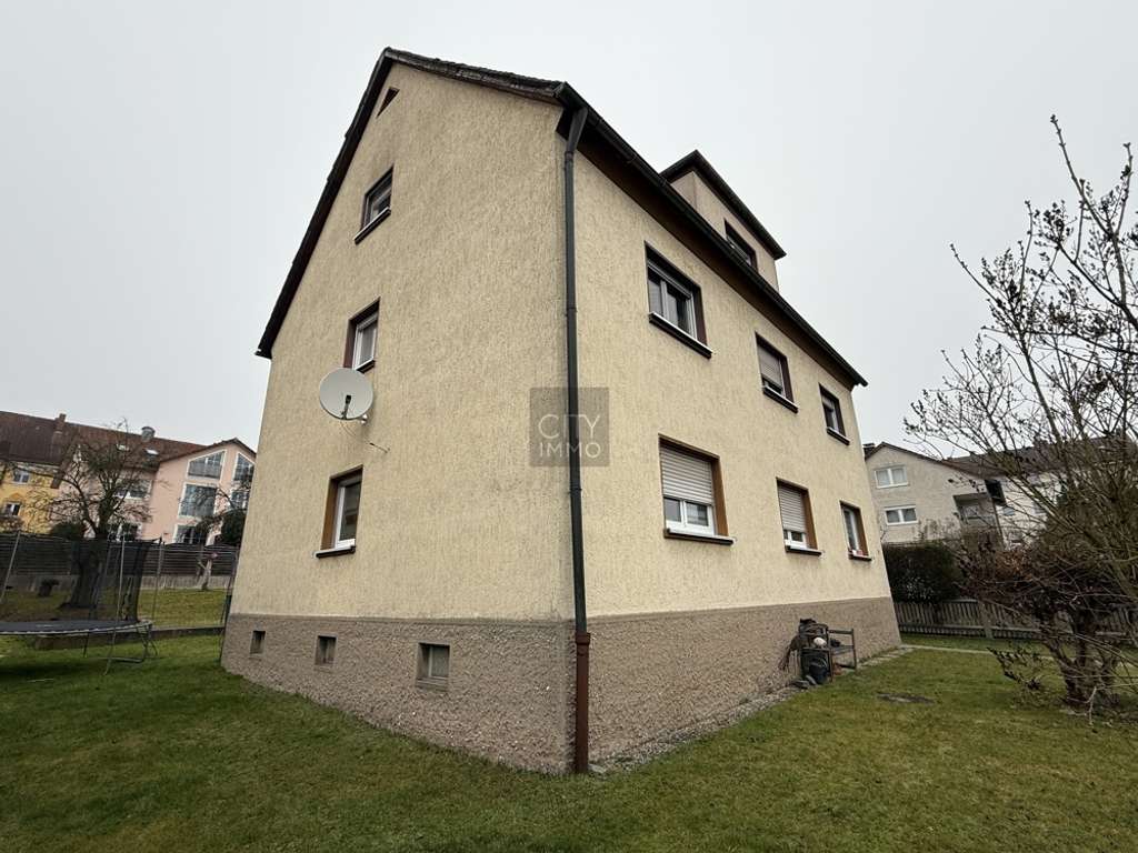 Immobilie in Weiden in der Oberpfalz - 3-Familienhaus mit großem Grundstück in zentrumsnaher Lage - Weiden - Bild 3