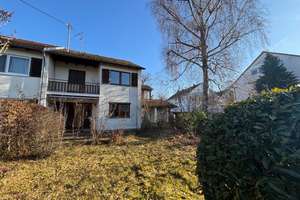 Charmante Doppelhaushälfte in beliebter Wohnlage -  Sanierung oder Neubau