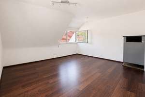 Charmante 3-Zimmer-Dachgeschosswohnung mit traumhafter Aussicht über Uhlbach – Die vollständige Adresse der Immobilie erhältst du vom Anbieter., 70329 Uhlbach, Stuttgart – Vorschaubild 3