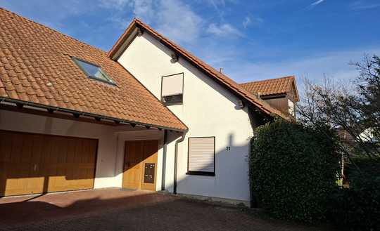 Sonniges Zwei-Familienhaus mit Doppelgarage in Karlsruhe-Grötzingen