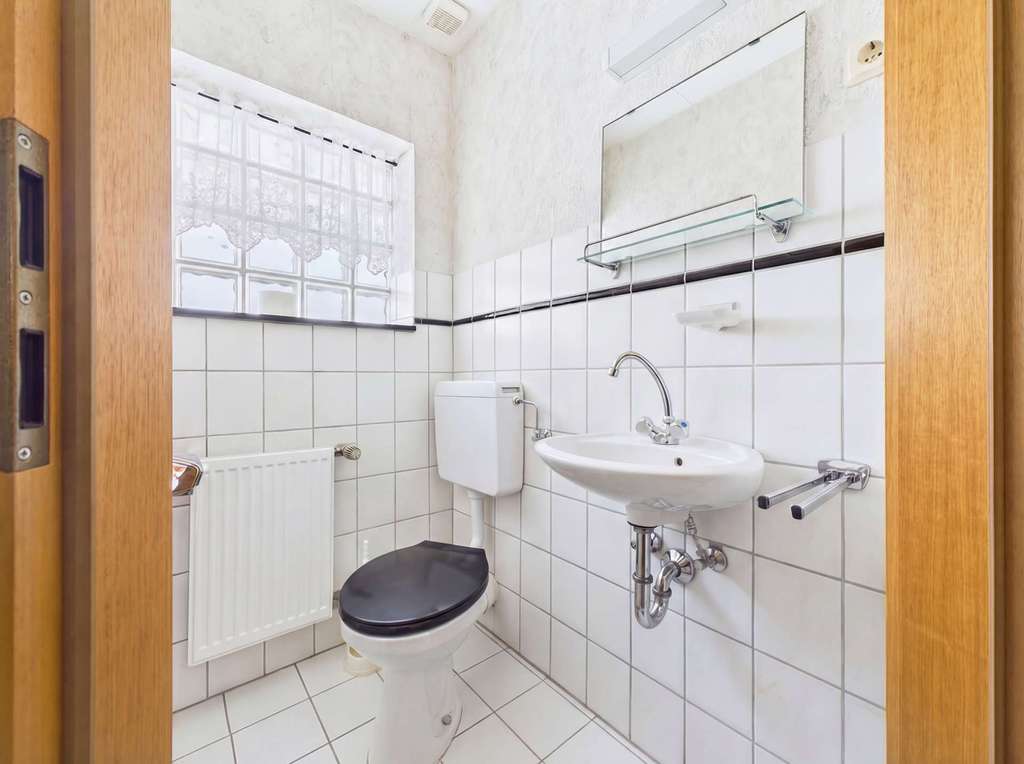 Immobilie in Kirkel - Wohn- und Geschäftshaus mit Carport und Garten - Bild 4