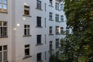 Exklusiv sanierte 2-Zimmer-Wohnung nahe der Spree – lichtdurchflutet, Balkon und sofort bezugsfrei – Stralauer Allee 17c, 10245 Friedrichshain, Berlin – Vorschaubild 8
