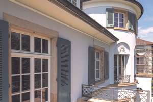 Stilvolle Altbauwohnung mit Terrasse, Balkon, Parkett und modernem Bad