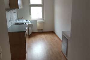 Geräumige Dachgeschoss-Wohnung mit Badewanne, Tageslichtbad und Einbauküche! – Landsberger Straße 54, 6112 Freiimfelde/Kanenaer Weg, Halle (Saale) – Vorschaubild 8