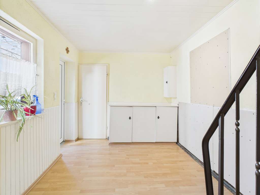 Immobilie in Vettweiß - Teilmodernisiertes Einfamilienhaus mit Garage und Nebengebäude in Vettweiß-Kelz! - Bild 4