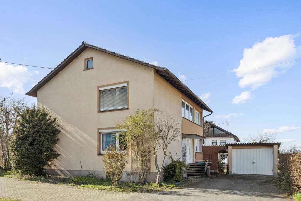 Immobilie in Vogtsburg im Kaiserstuhl - Attraktive Kombination aus Wohnkomfort und Rendite in Vogtsburg am Kaiserstuhl - Bild 1