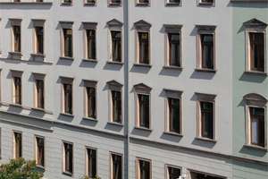 Komfortable Wohnung mit Balkon zum grünen Innenhof - neues Bad und neue Böden