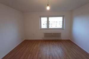 Gut geschnittene 3-Zimmer-Wohnung mit Balkon in Moosach – Max-Wönner-Straße 20, 80995 Lerchenau-West, München – Vorschaubild 2