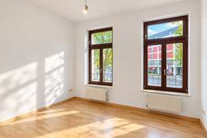 Attraktives Wohninvestment – 2 Zi, Aufzug & historischer Charme- Citylage, renoviert & bezugsfrei! – 4315 Neustadt-Neuschönefeld, Leipzig – Vorschaubild 4