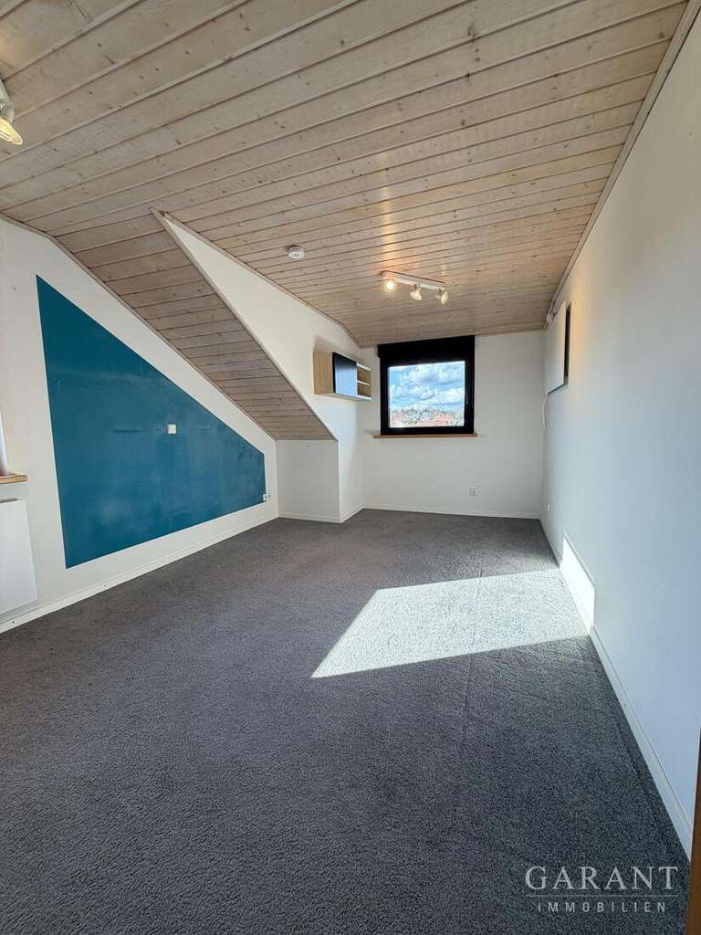 Immobilie in Althütte - Ihr neues Zuhause! Charmante 3 Zimmer-Dachwohnung mit Balkon und Stellplatz - Bild 4