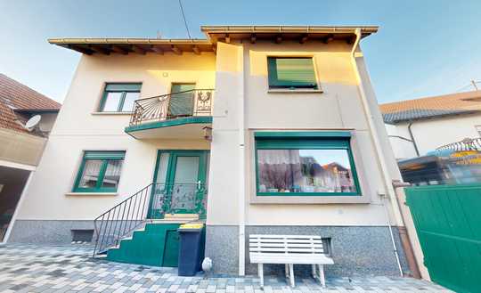 Geräumiges Einfamilienhaus mit Wintergarten, Scheune und viel Potenzial in LD-Arzheim