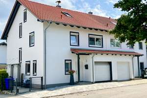 HOCHWERTIGES REIHENENDHAUS MIT GARTEN UND ÜBERDACHTER TERRASSE - PV-ANLAGE - GARAGE - FERNWÄRME – Burgkirchnerstraße 119, 84489 Burghausen – Vorschaubild 3