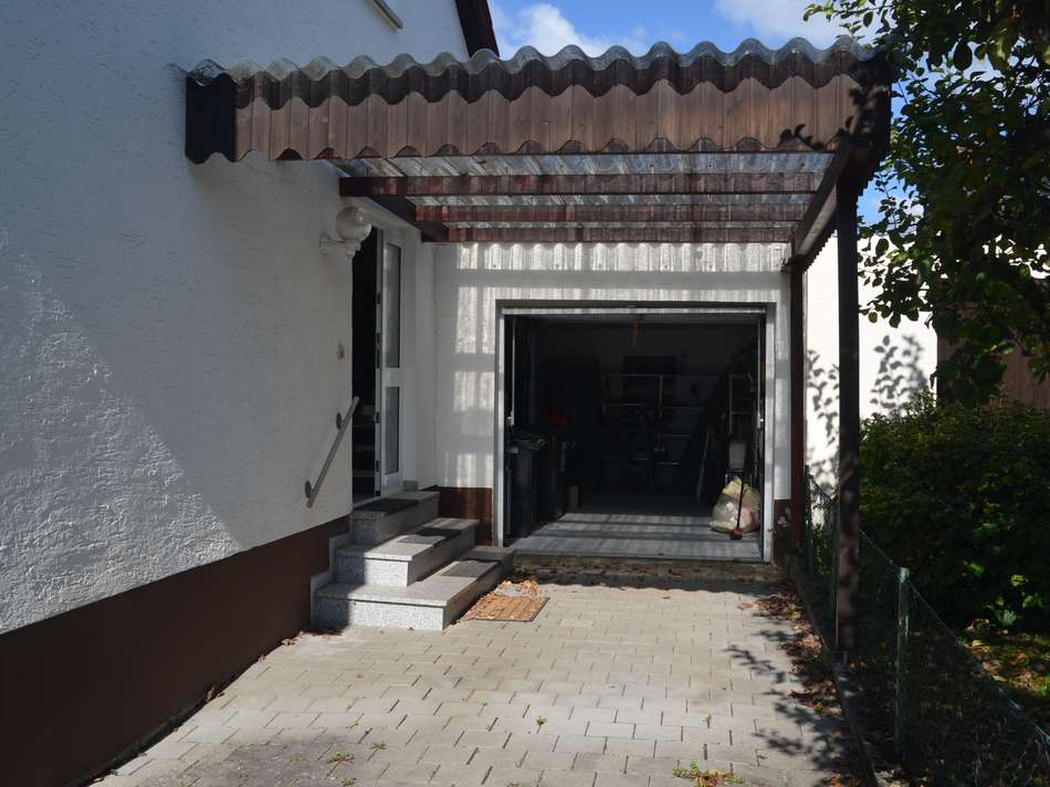 Garage und Hauseingang