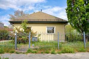 Wohnen mit viel Platz, Einfamilienhaus mit zusätzlicher Ebene und Gartenparadies – Die vollständige Adresse der Immobilie erhältst du vom Anbieter., 12621 Kaulsdorf, Berlin – Vorschaubild 2