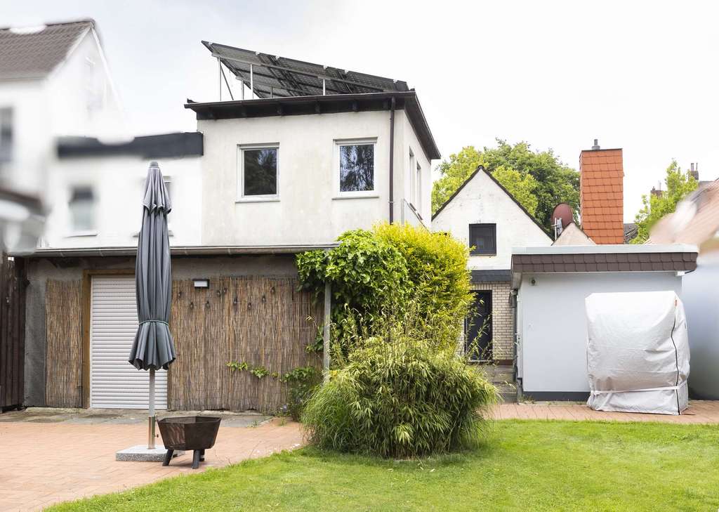 Anleger aufgepasst! Charmantes Einfamilienhaus mit gepflegtem Garten und einem separaten Ferienhaus