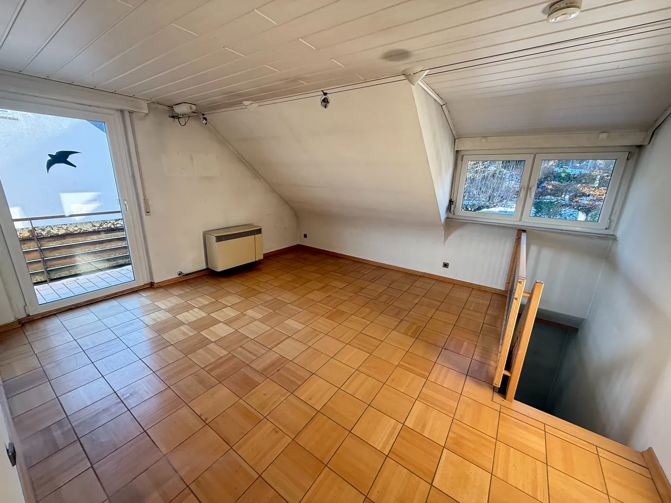 Renovierungsbedürftige 3-Zi.-DG-Whg. mit Balkon * Garage + Stpl. * Gartenanteil * Top Wohnlage *, Stuttgart – Bild 1