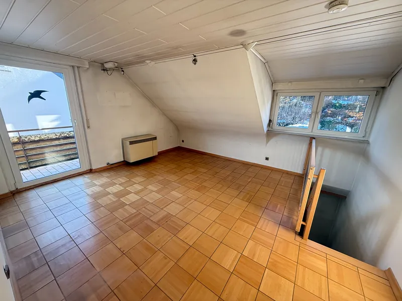 Renovierungsbedürftige 3-Zi.-DG-Whg. mit Balkon * Garage + Stpl. * Gartenanteil * Top Wohnlage *, Stuttgart – Bild 3