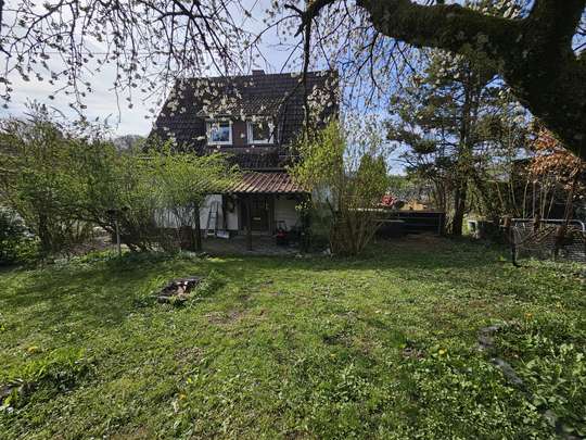 Gemütliches Einfamilienhaus in sonniger Lage mit großer Terrasse, XL-Garage und schönem Fernblick