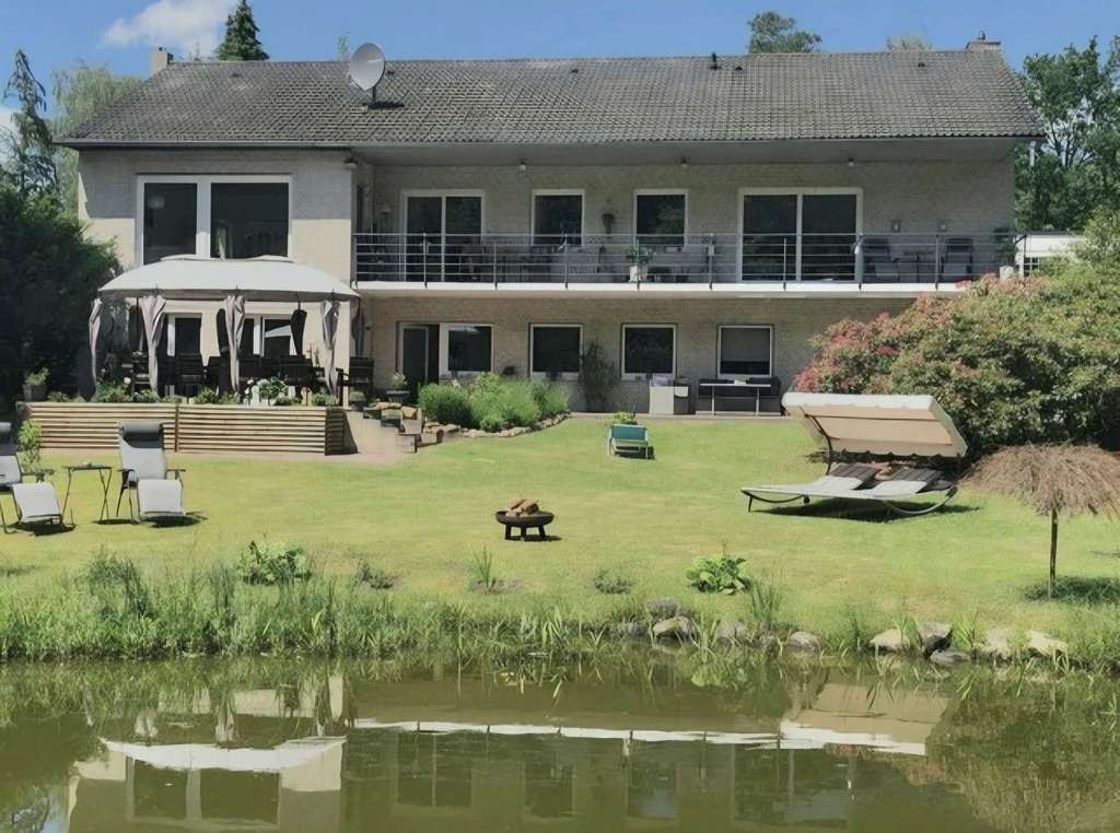 Immobilie in Bad Bodenteich - Modernisiertes Einfamilienhaus mit eigenen Teich und kleinem Waldstück in privater Lage - Bild 0