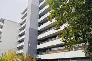 Provisionsfrei vom Eigentümer: Gepflegte 4 -Zimmerwohnung mit Balkon und Tiefgaragenstellplatz – Platanenallee 1, 50169 Kerpen – Vorschaubild 2