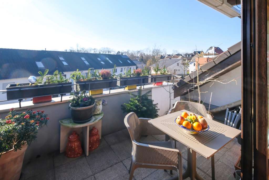 Moderne 2,5-Zimmer-Wohnung mit Galerie und Süd-West-Balkon