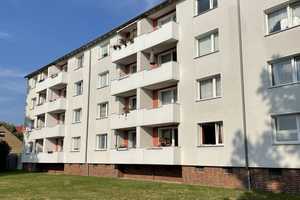 Blick aufs Wasser – renovierte 3-Raum-Wohnung mit Balkon in Hannover nahe MHH – Selma-Lagerlöf-Weg 9, 30655 Hannover – Vorschaubild 2