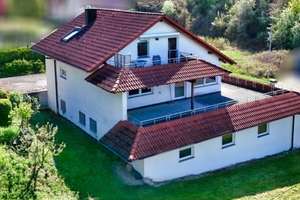 Vielseitige Immobilie mit 2 Wohneinheiten und 150 m² Garagen - Lageranbau – Die vollständige Adresse der Immobilie erhältst du vom Anbieter., 74395 Mundelsheim – Vorschaubild 1