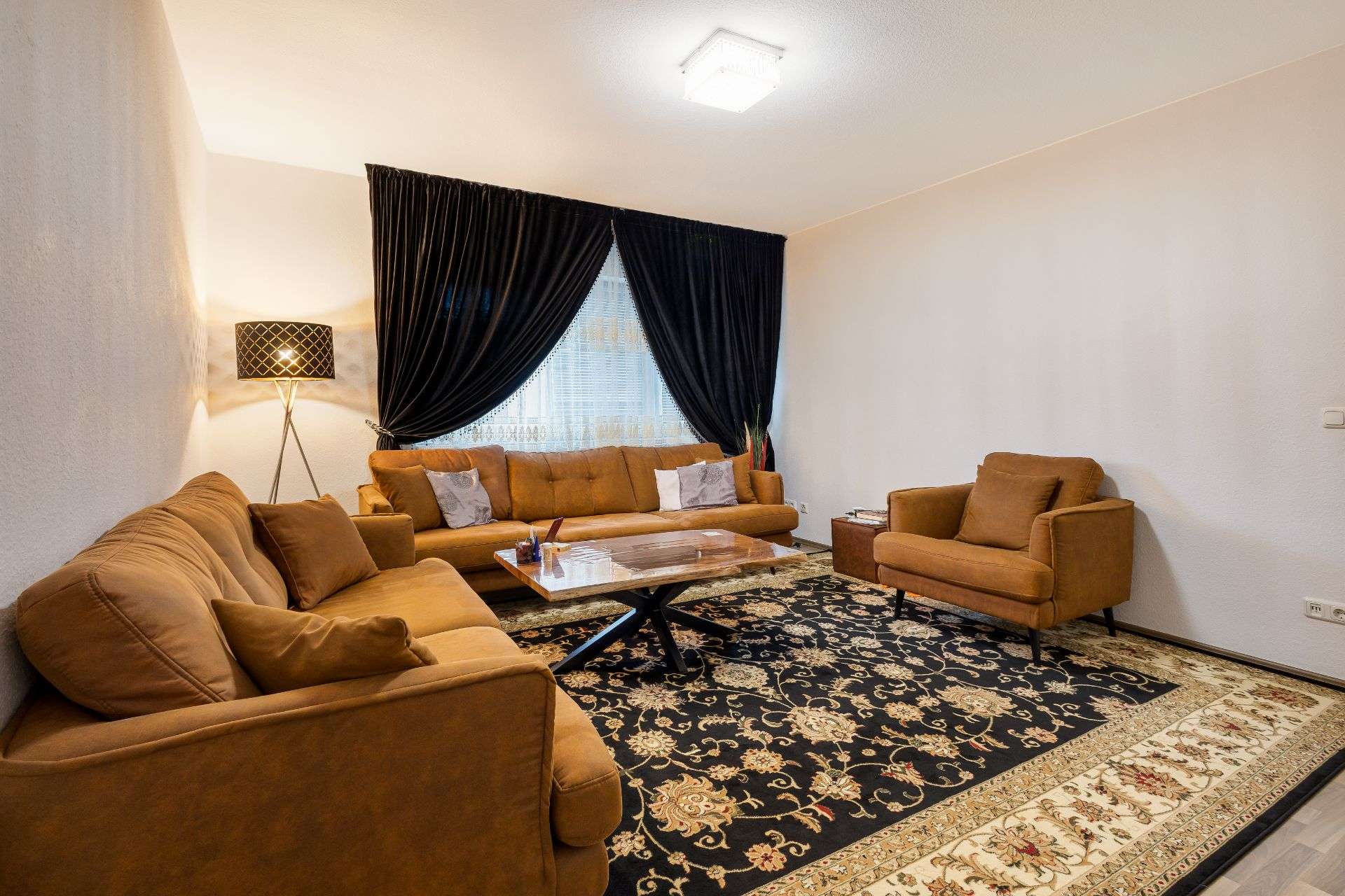 Immobilie in Schwalbach - Wohnen und Investieren: Saniertes Mehrfamilienhaus in attraktiver Feldrandlage in Schwalbach/Ts. - Bild 19