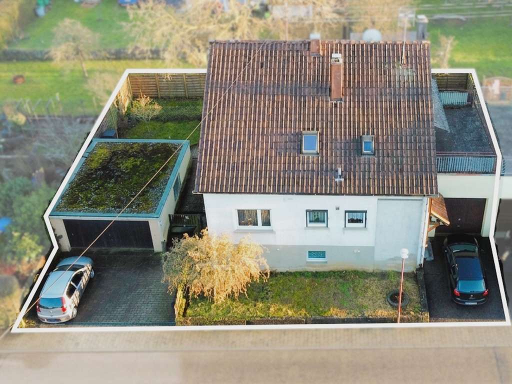 Immobilie in Eberdingen - Wunderschönes Einfamilienhaus mit 3 Garagenstellplätzen - Bild 0
