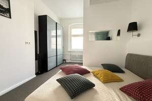 Bezugsfreie, möblierte und frisch renovierte 2 Zimmer Altbau-Wohnung mit Balkon - am Ku´Damm – Die vollständige Adresse der Immobilie erhältst du vom Anbieter., 10711 Halensee, Berlin – Vorschaubild 23