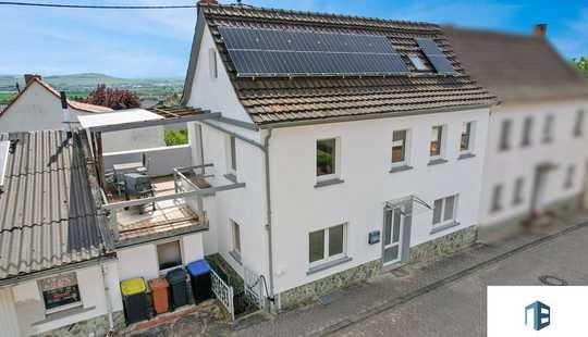 Bild von Einfamilienhaus mit PV-Anlage, Solartechnik und Potenzial zur Verwirklichung Ihrer Ideen