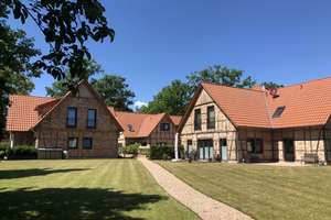 Design-Wohnung mit Reihenhaus-Charakter im exklusiven Wang Hof – Hugo-Riechers-Str. 6A, 30900 Wedemark – Vorschaubild 2