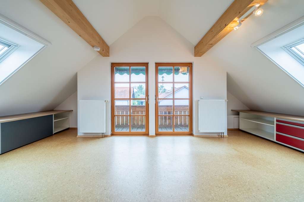 Immobilie in Denklingen - Eigenbezug oder Vermietung: Geräumiges und energieeffizientes Wohnen auf zwei Ebenen in Denklingen - Bild 0