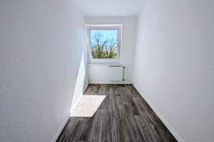 Helle 3-Raumwohnung mit LED-Spots und traumhaftem Ausblick – Wenzel-Verner-Straße 21, 9120 Helbersdorf, Chemnitz – Vorschaubild 3