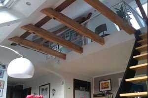 Offen für Angebote: Dachterasse, Kamin & offene Galerie