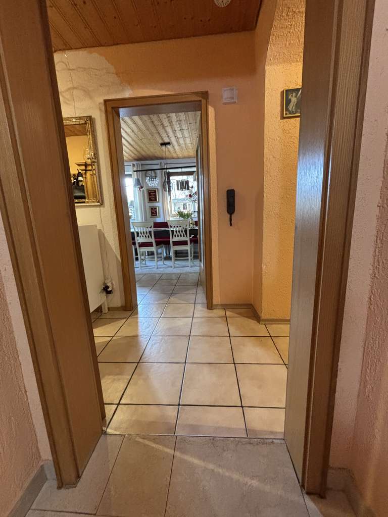 Immobilie in Nandlstadt - ANSPRECHENDE DOPPELHAUSHÄLFTE MIT LIEBEVOLLEM GARTEN IN NANDLSTADT - Bild 2