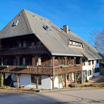 Großzügiges Mehrfamilien-Wohnhaus in Lenzkirch-Kappel