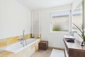 Reihenbungalow mit Atriumgarten und Einliegerwohnung im Steinbachtal – Die vollständige Adresse der Immobilie erhältst du vom Anbieter., 97082 Steinbachtal, Würzburg – Vorschaubild 8