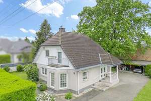 Wunderschönes Einfamilienhaus mit großem Garten & Balkon in Leipzig Burghausen zu verkaufen.